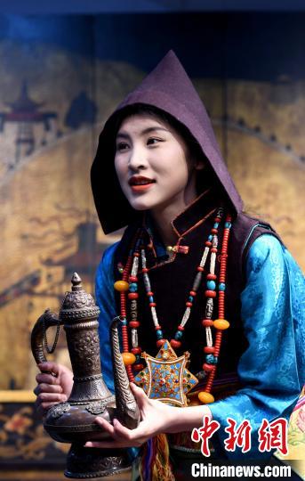 圖為西藏自治區(qū)級非遺項(xiàng)目——山南浪卡子縣的羊卓服飾?！±盍?攝