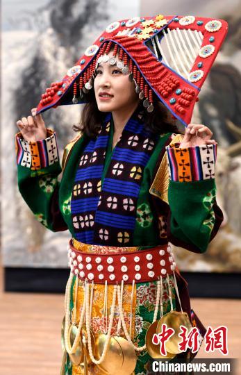 圖為國家級非遺項(xiàng)目——西藏那曲申扎縣的巴扎服飾?！±盍?攝