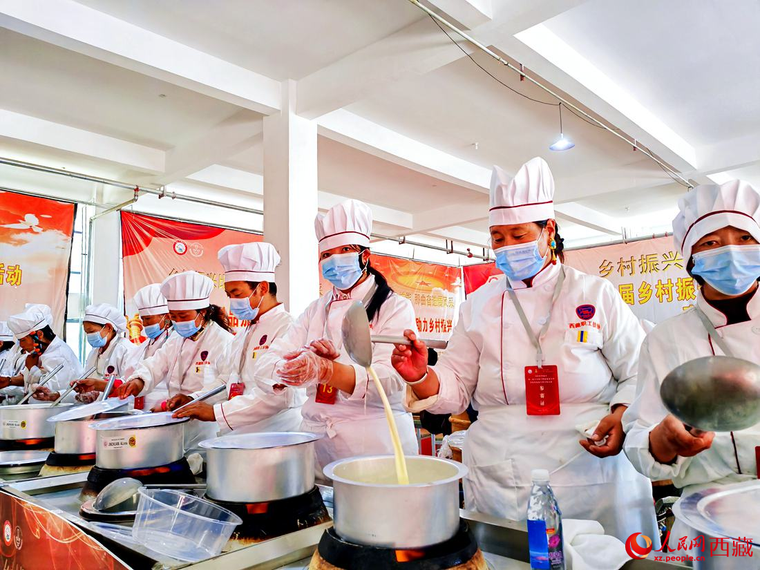 廚藝比拼。人民網(wǎng) 李海霞攝