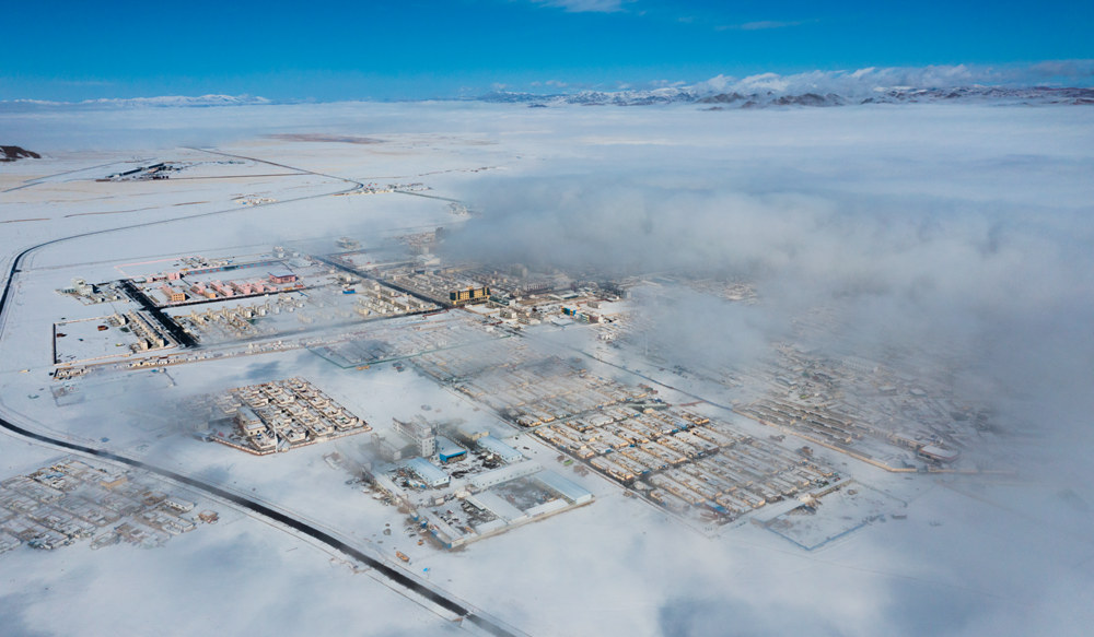 西藏阿里地區(qū)改則縣迎來初雪，銀裝素裹，美如畫卷。