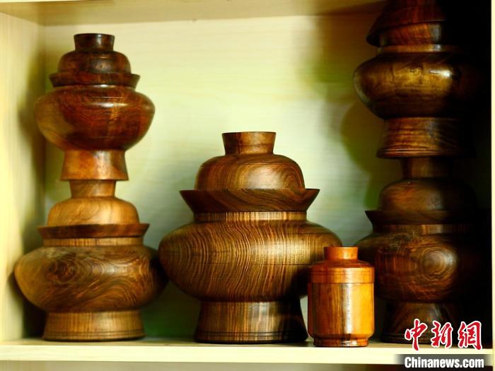 圖為各種木碗成品?！?鄧巴 　攝