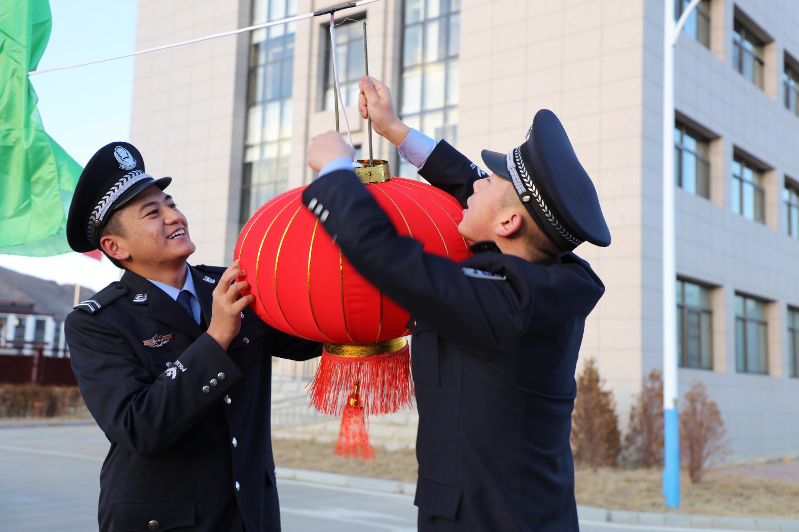 （要聞 新媒體）雪域邊關(guān)的他們，是歸途的(4189296)-20230122091651.jpg
