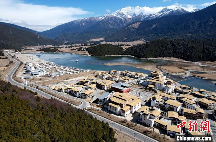 2月17日，西藏林芝魯朗小鎮(zhèn)。(無人機(jī)照片) 李林 攝