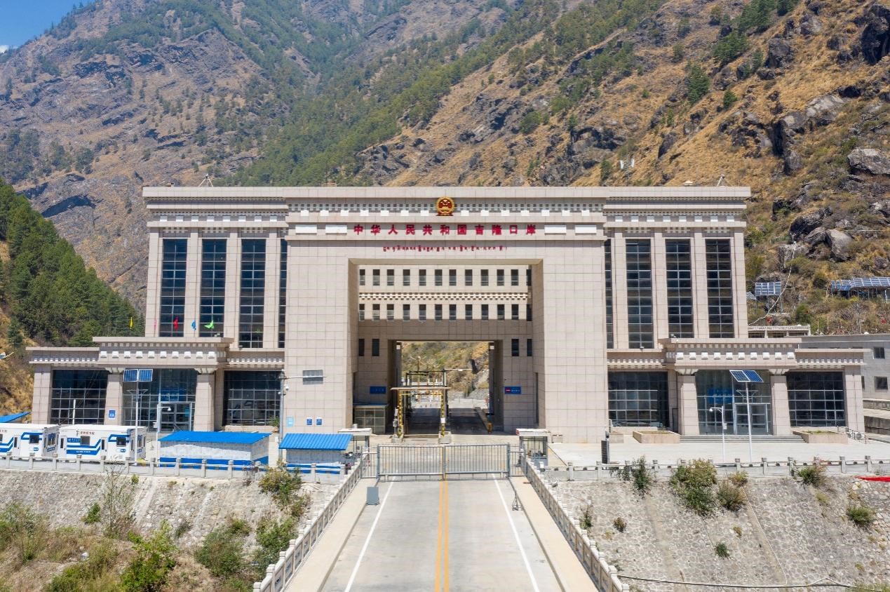 吉隆口岸航拍畫(huà)面。人民網(wǎng)記者 唐宋攝