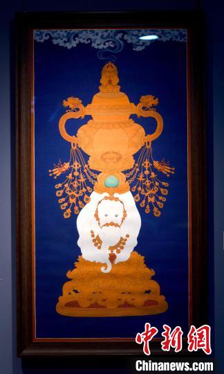 圖為5月16日，展覽中的新創(chuàng)唐卡作品《瑞象承香》?！±盍?攝