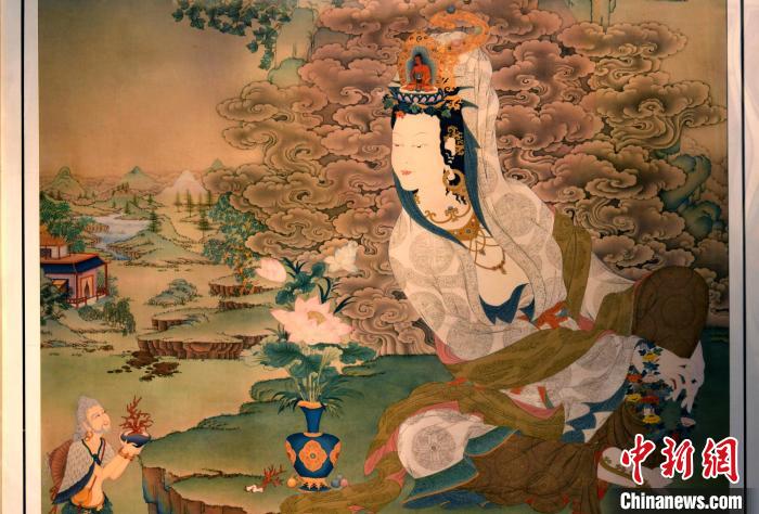 圖為5月16日，展覽中新創(chuàng)唐卡作品《靜息觀音》(局部)?！±盍?攝