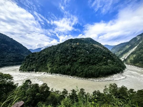 幾代建設(shè)者，歷經(jīng)半個(gè)多世紀(jì)完成！這是一條怎樣的公路？