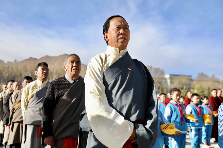 “升國旗、唱國歌”儀式現(xiàn)場。