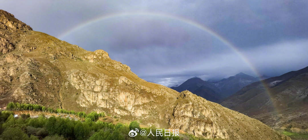 接好運(yùn)！青藏高原現(xiàn)巨大彩虹橋