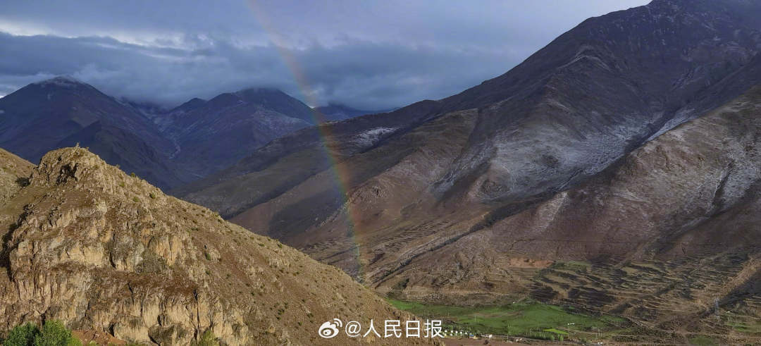 接好運(yùn)！青藏高原現(xiàn)巨大彩虹橋
