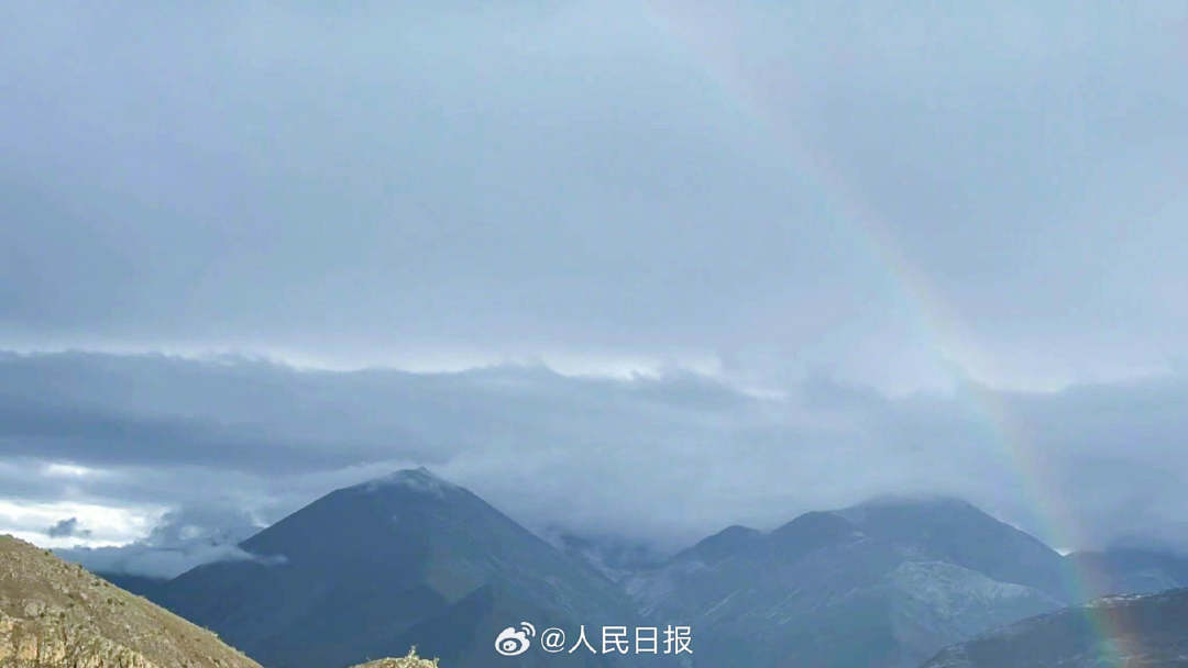 接好運(yùn)！青藏高原現(xiàn)巨大彩虹橋