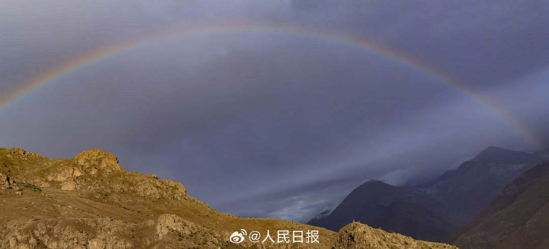 接好運(yùn)！青藏高原現(xiàn)巨大彩虹橋
