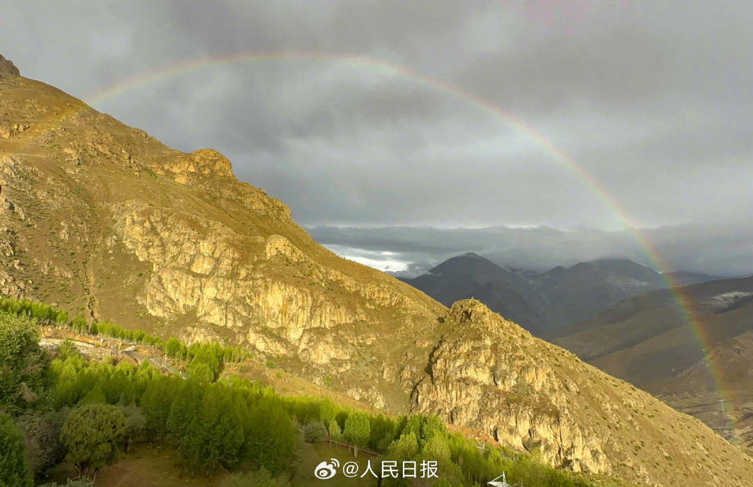 接好運(yùn)！青藏高原現(xiàn)巨大彩虹橋
