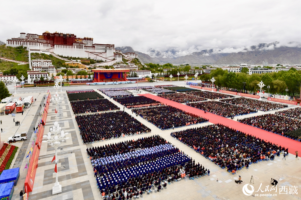 熱烈慶祝西藏自治區(qū)成立60周年大會現(xiàn)場。索朗旺久攝