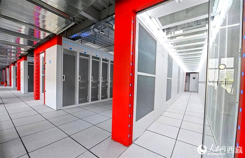 西藏“雅江1號”人工智能先進計算中心機房。人民日報記者 鮮敢攝