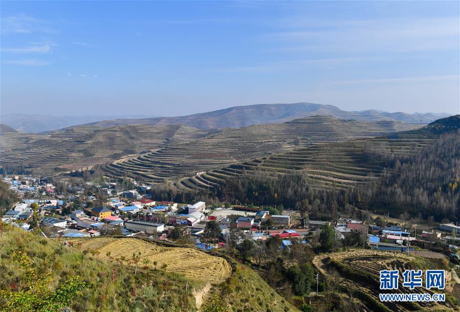 （全面建成小康社會(huì)“百城千縣萬村調(diào)研行”·圖文互動(dòng)）（1）青?？柎澹骸肮夤鞔濉钡娜A麗轉(zhuǎn)身