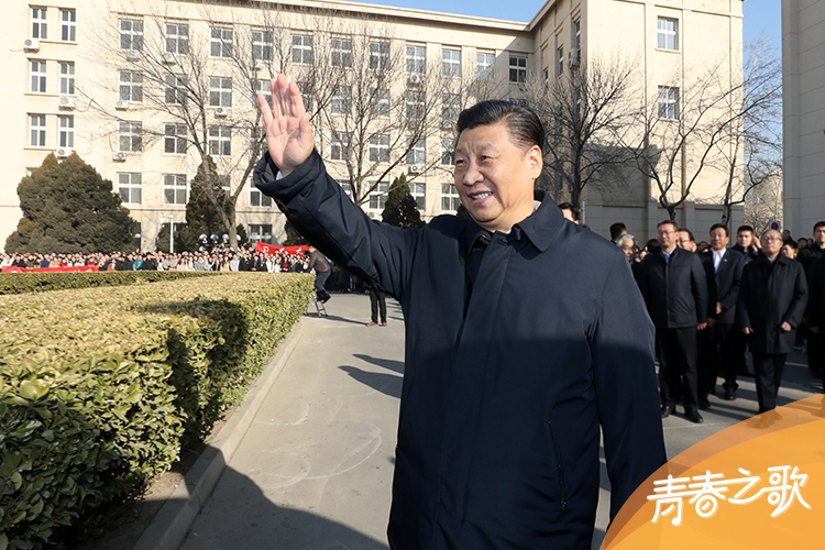 2019年1月17日，習(xí)近平在天津南開大學(xué)向?qū)W生揮手致意。